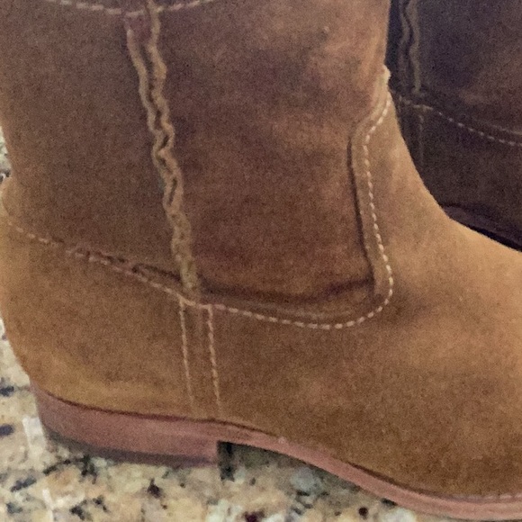 Women’s Frye Reddish Brown suede leather ankle boots  7 M. Adorable ❤️ like new - Picture 3 of 12